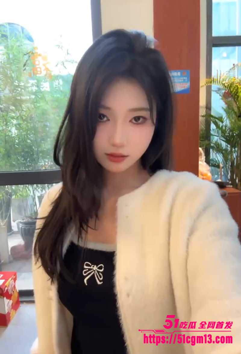 绝美校花情侣调教泄密 摇着饱满大奶被干出阿黑颜 跪舔浓精一滴不剩全下咽 比看AV刺激！