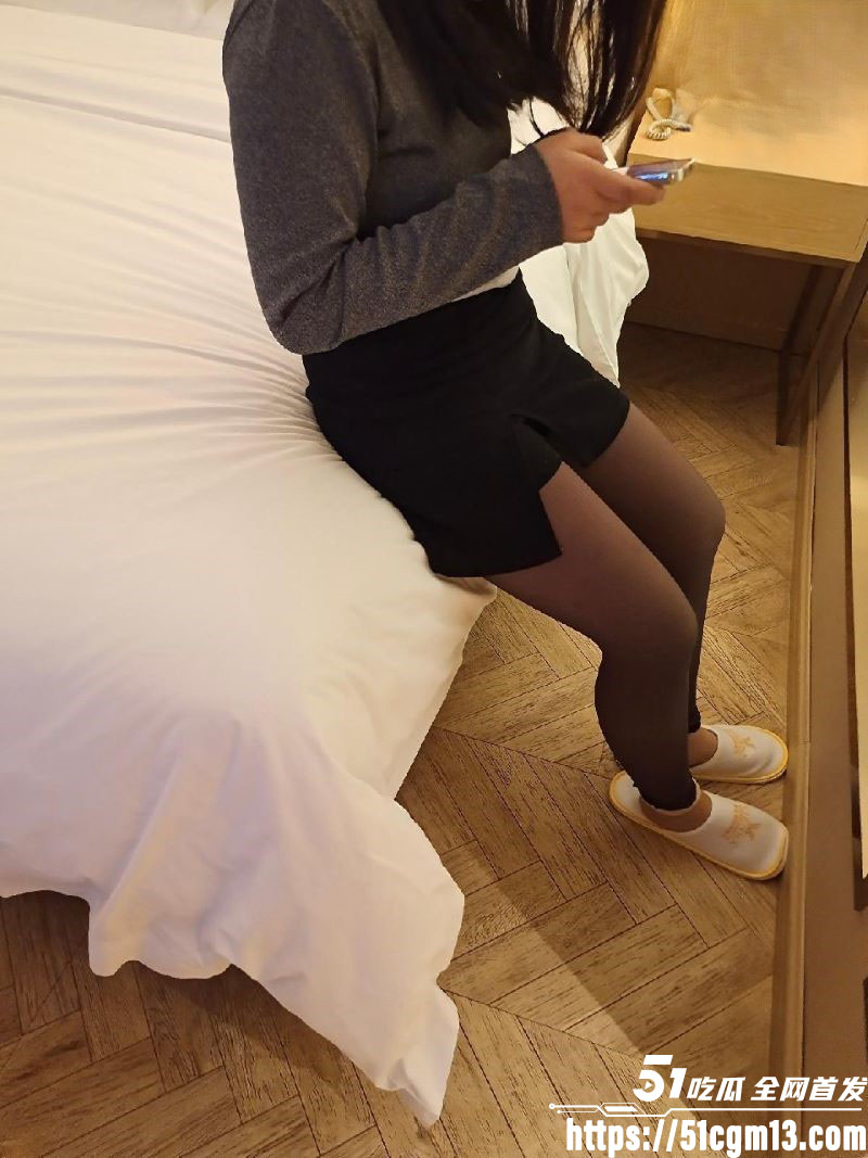 海角乱伦大神我和亲侄女的点点滴滴 亲侄女半推半就秒喷潮 久旱逢甘霖浪叫不止！