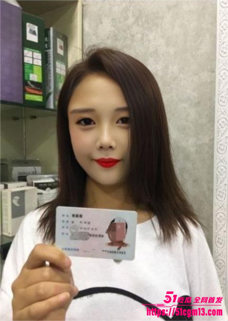 广西精神小妹 谭雅静 裸贷自慰视频 线上全裸发骚露出饱满巨乳 线下卖淫肥穴遭爆操打桩
