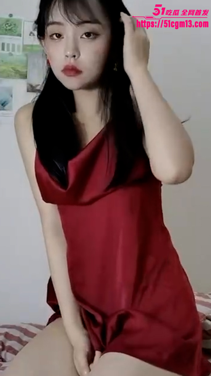 云南骚母狗 许珊珊 与男友性爱视频 露脸口交假吊暴力玩弄骚穴多姿势猛干 高潮淫叫声听得人鸡巴硬爆！