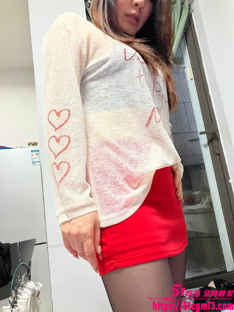51原创爱吃饺子和嫂子 骚货嫂子化妆出门前先被喂饱 翘臀高撅狂吞肉棒 内射满穴才肯出门！