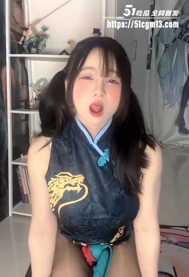 爆奶女主播 蜜汁包丫 情色COS合集 童颜巨乳可爱尤物 肥臀上淋满牛奶 似在精液沐浴！