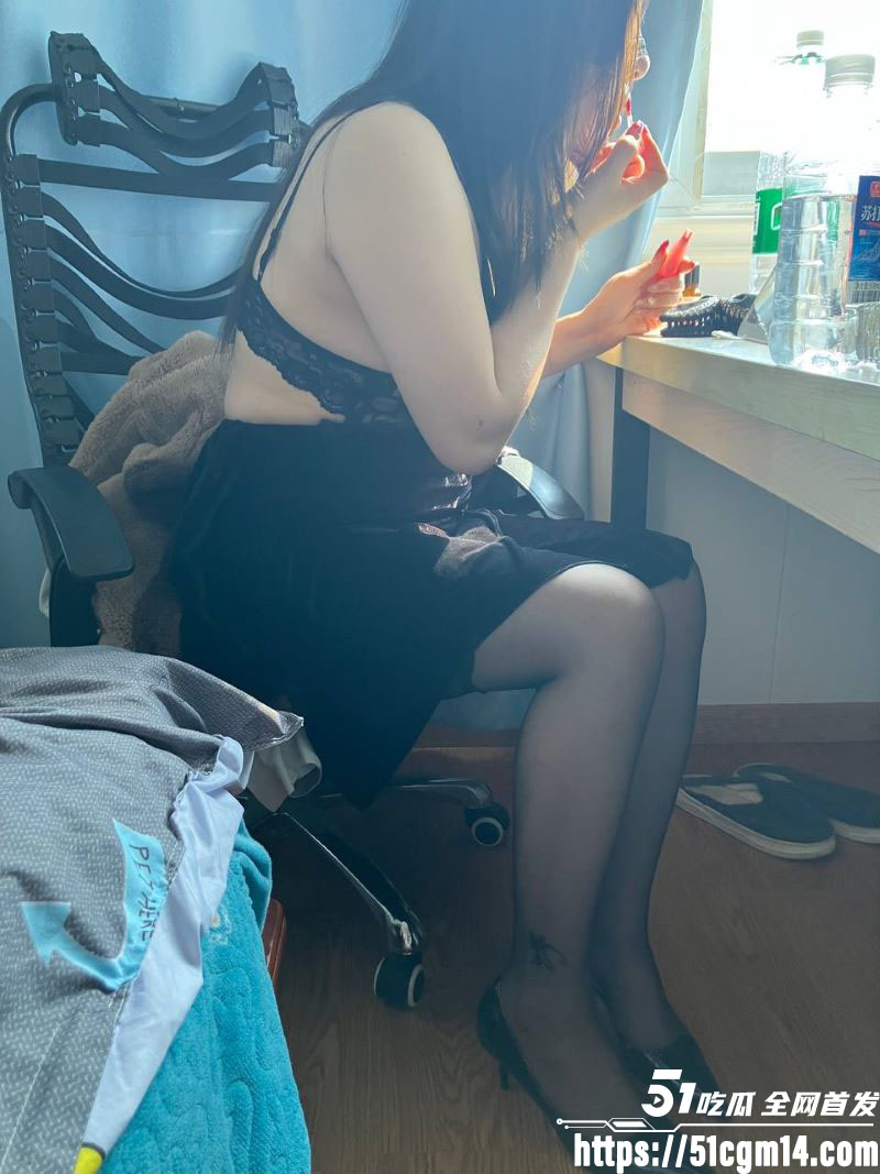51原创爱吃饺子和嫂子 嫂子穿着情趣勾引我干她 抽插的时候拼命的喊跟小叔做爱最爽