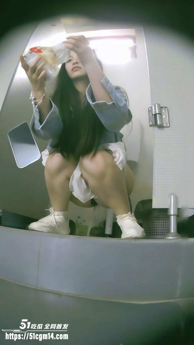 路边女厕惊爆偷拍5