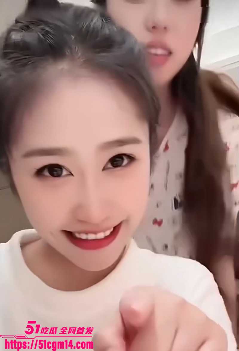 抖音网红走光翻车集锦 御姐优雅弯腰露奶 少妇跳舞美乳乱颤 嫩妹娇羞低胸露点 40分钟看光各种奶型！