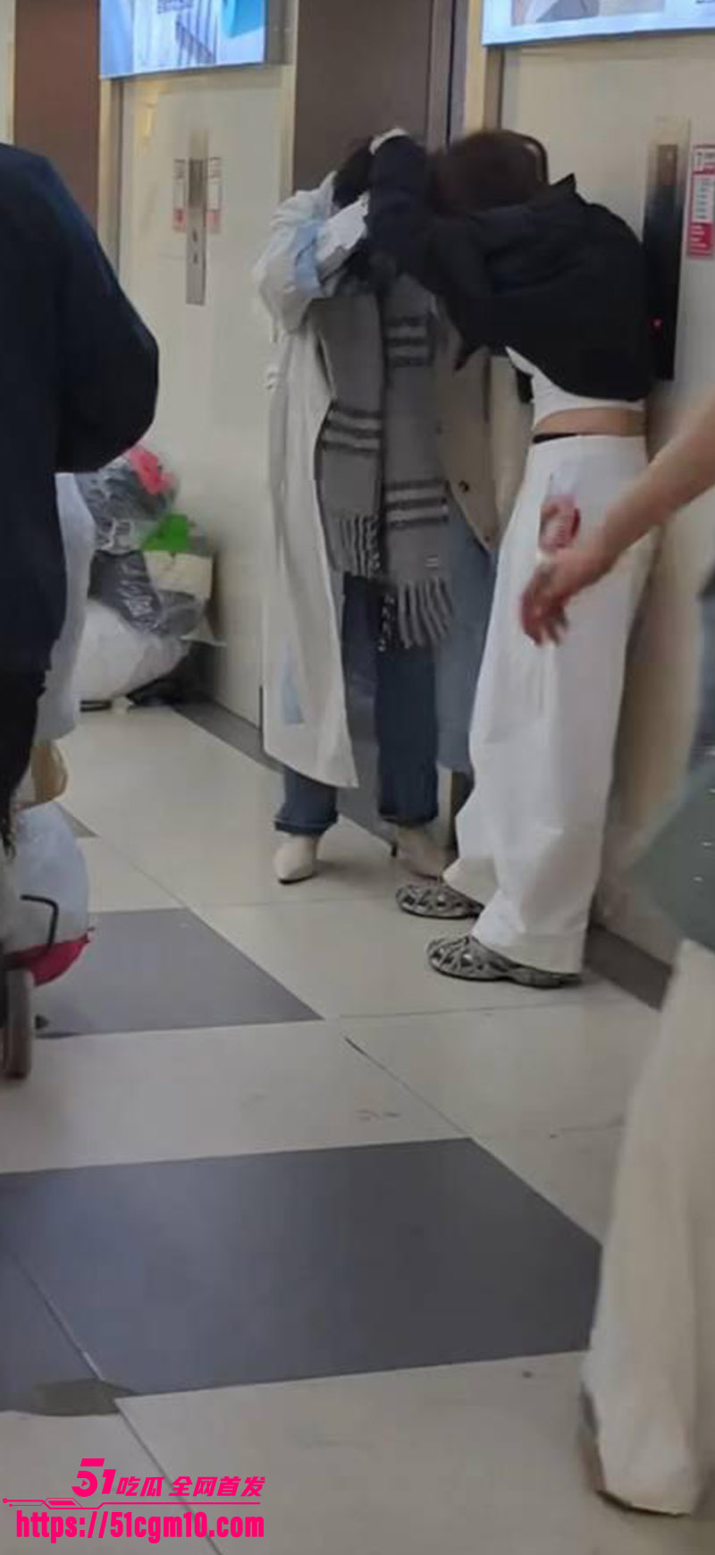 杭州四季青老板娘二姐怒撕小三10