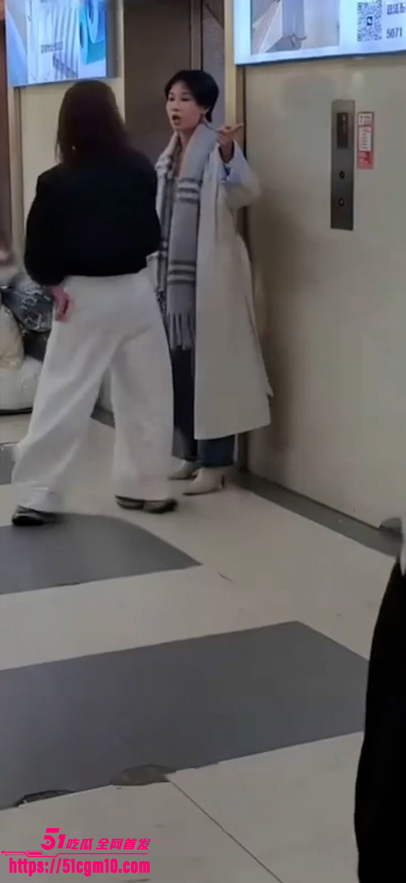 杭州四季青老板娘二姐怒撕小三13