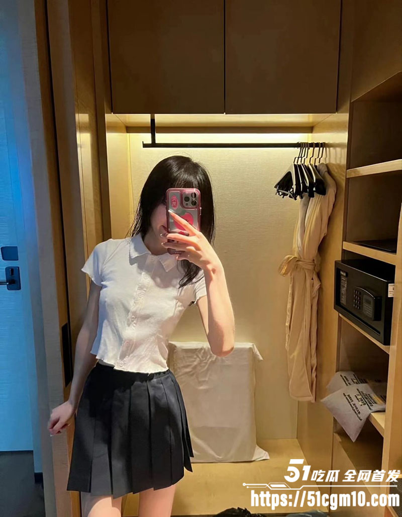 烟台极品淫妻 刘祈瑄 黑丝制服酒店偷情骚浪实录 深喉口交多姿势爆操 专业床技外围都自愧不如！