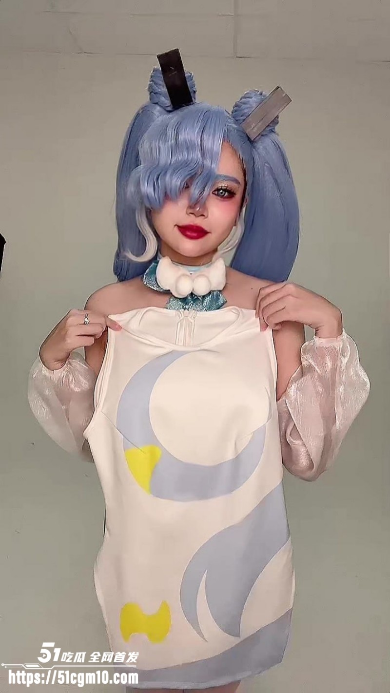 COS女神 ZinieQ 定制福利私拍 初音未来宝可梦世界全裸展示身姿 美乳蜜穴三点遮露摆出各种撩人动作