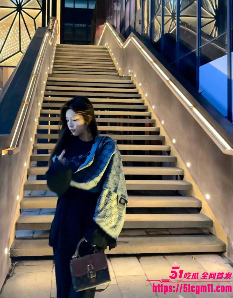 舞蹈系大学生 苏然 约炮视频惨遭扒光 酒店里骚穴被肉棒狂轰 淫荡浪叫遍布全程 简直是现实版反差婊教科书！