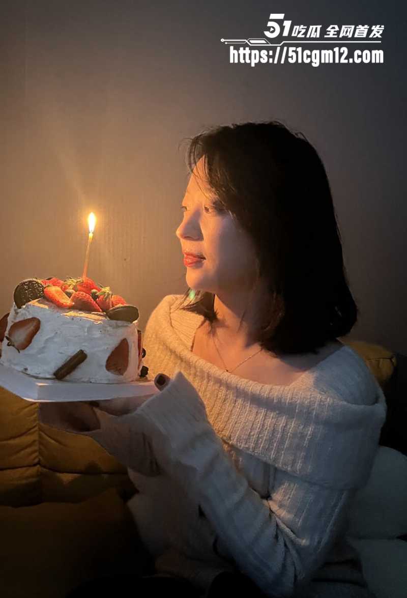 亿润集团老总潜规则美女下属实录 女白领主动掰穴扶肉棒插入 又淫又乖升职全靠骚度！