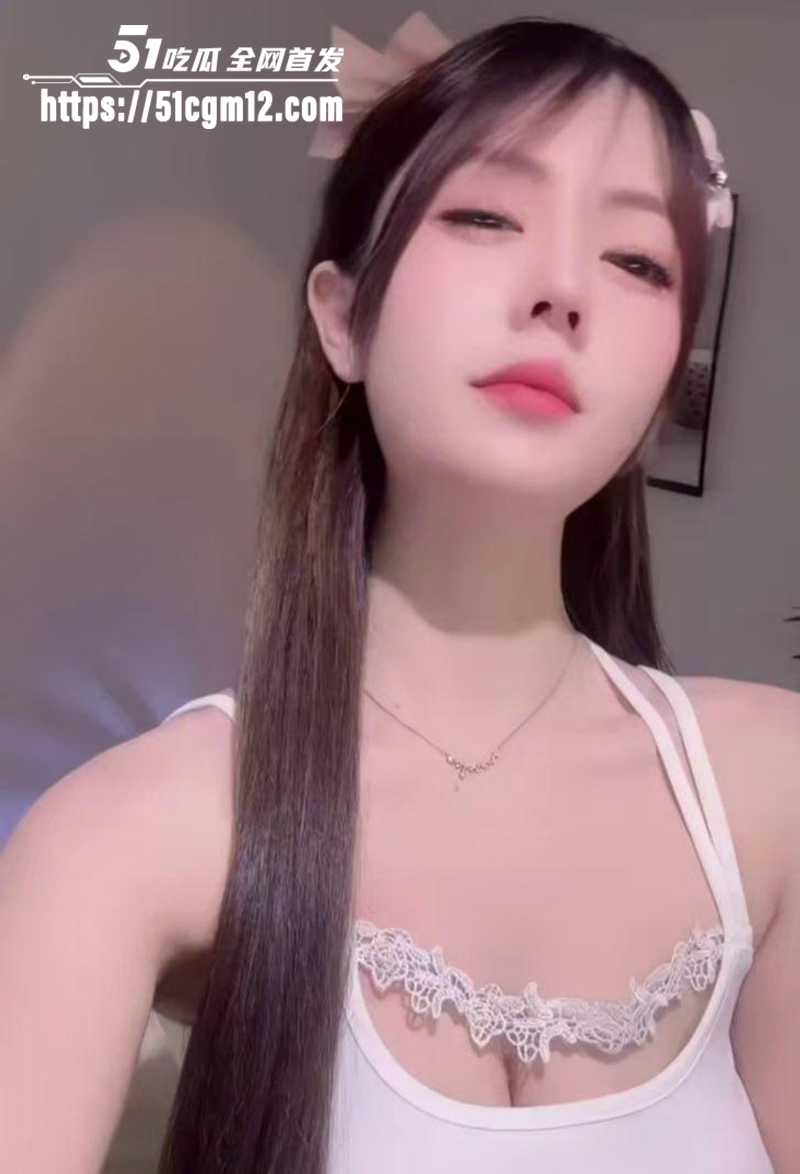 手顶级清纯网红诗诗反差御姐定制福利骚舞视频流出3拷贝