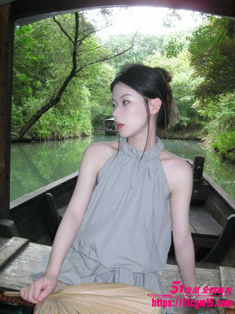 广西桂林反差婊 性爱视频 口技一流跪舔深喉 多套情趣装服侍男友 露脸爆操 浪叫声甜腻又淫荡！
