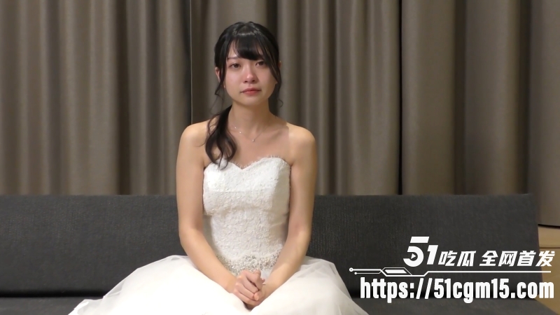 人气女优 Erika酱 剧情新篇 毕业婚礼现场竟是淫乱派对 粉丝投票决定中出服装 身着婚纱多人口交 尺度炸裂！