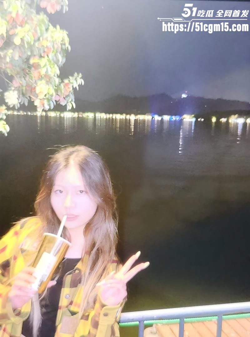 上海华东师大超美学姐 陈昕瑶 网恋三年奔现 酒店疯狂交欢 不料首次约炮就被泄密私拍！