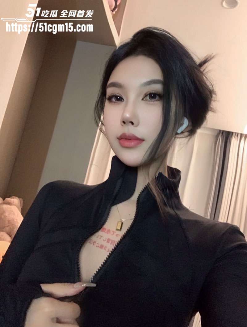 广东小主播 刘妮 跟榜一性爱视频泄漏 看似女神实则母狗 笔挺美乳一线天骚穴被大哥肆意玩弄 看得人心跳加速！