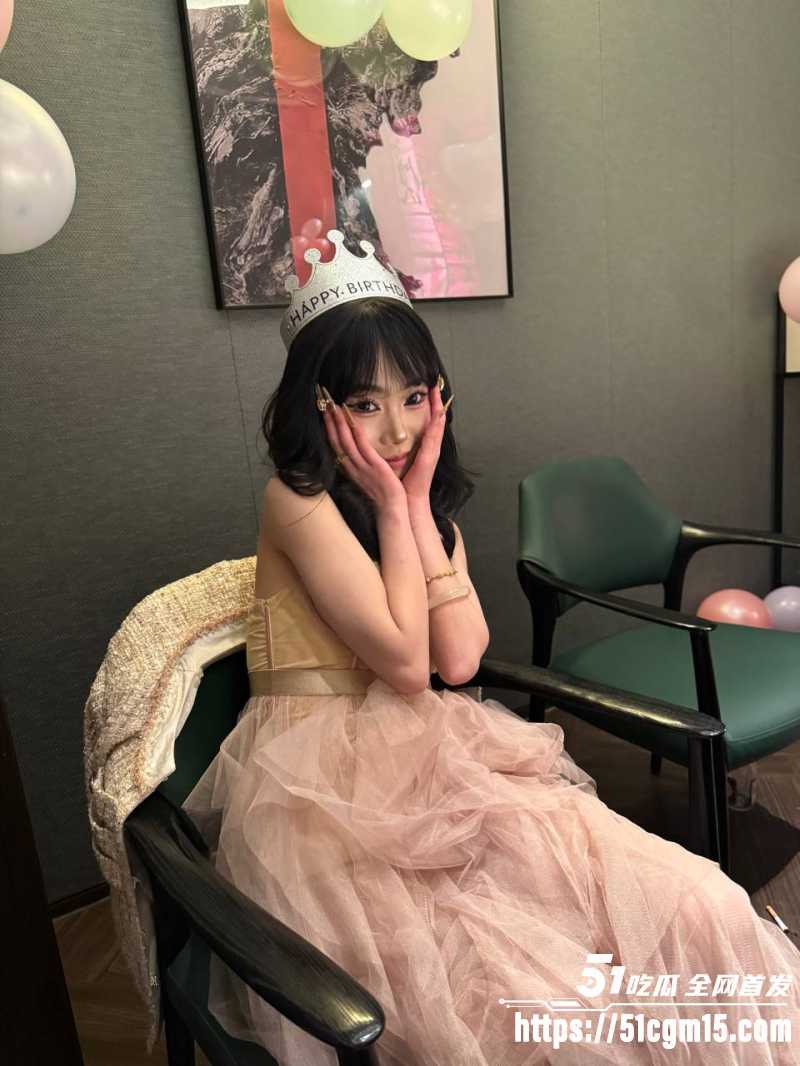 沈阳高颜值女神 李佳蓉 和体育生男友同居生活曝光 极品身材精湛口技 淫荡娇喘表情迷人！