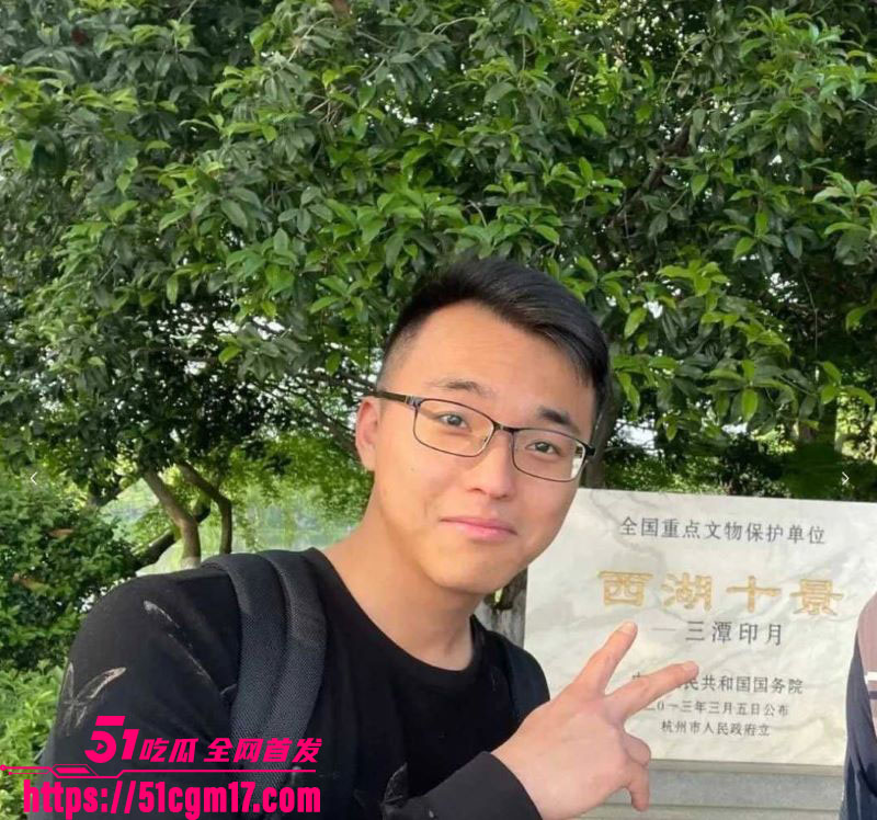 太子爷王律昂被女下属汤袅袅调教7年 8