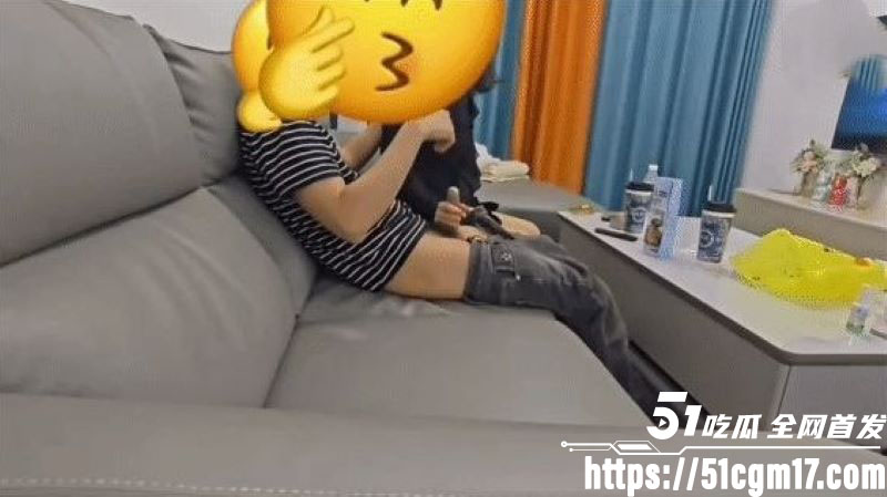 海角乱伦大神勾人俏妈妈 第一次跟妈妈舌吻 还赞我越来越像老爸这般厉害！