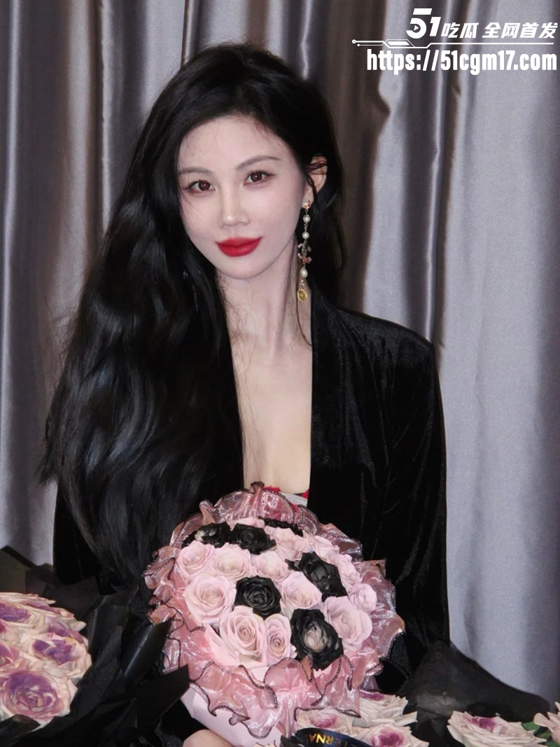 抖音高颜值小网美与榜一大哥酒店约炮 露脸口交深情舔脚 后入猛干浪叫连连