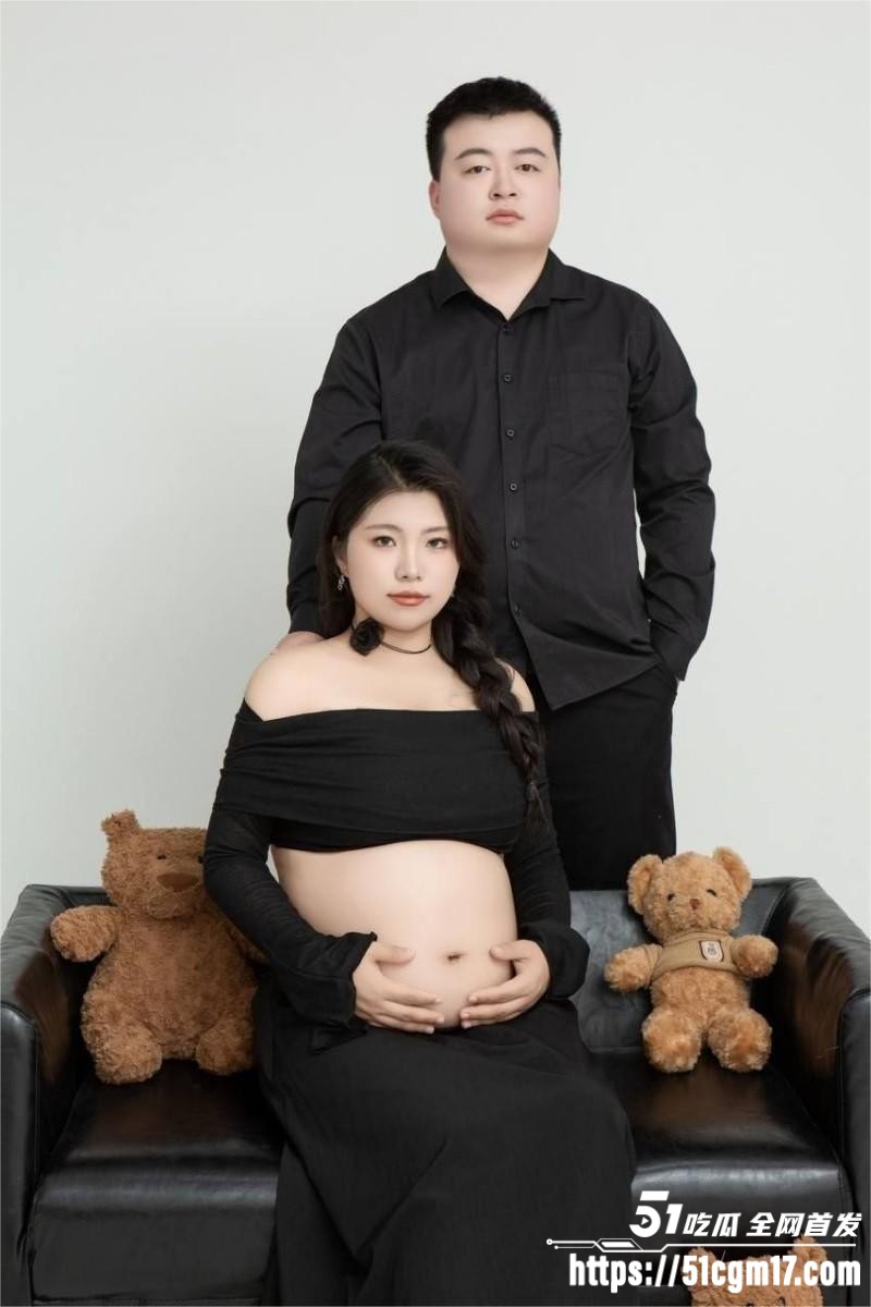 重庆绿帽大神曝光淫妻性爱自拍 巨乳熟妇身穿黑丝服侍老公肉棒 口交后入高潮直至双眼迷离