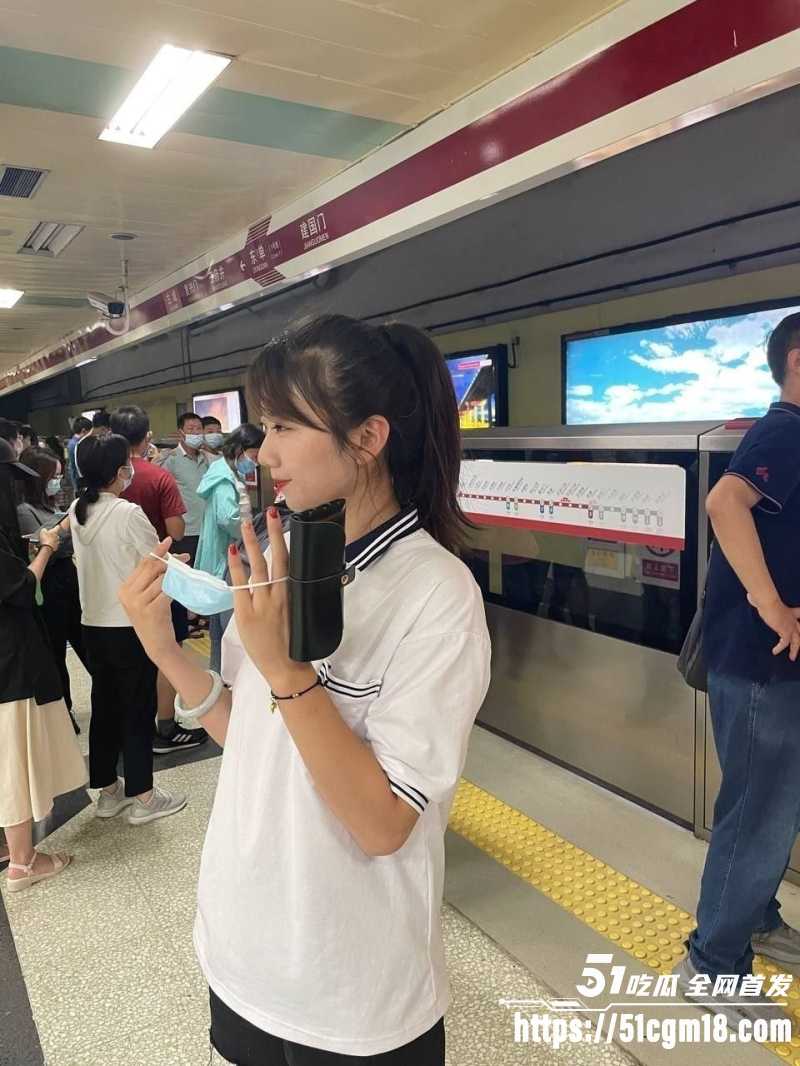 超淫小情侣 徐燕 火车软卧激情视频泄露 被男友当成肉便器狂操猛干 刺激到爆