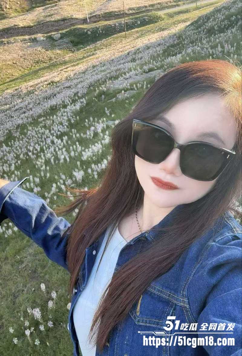 成都领克女神 彭老师 脚踏多船用逼换钱 酒店出轨缠绵视频被扒！