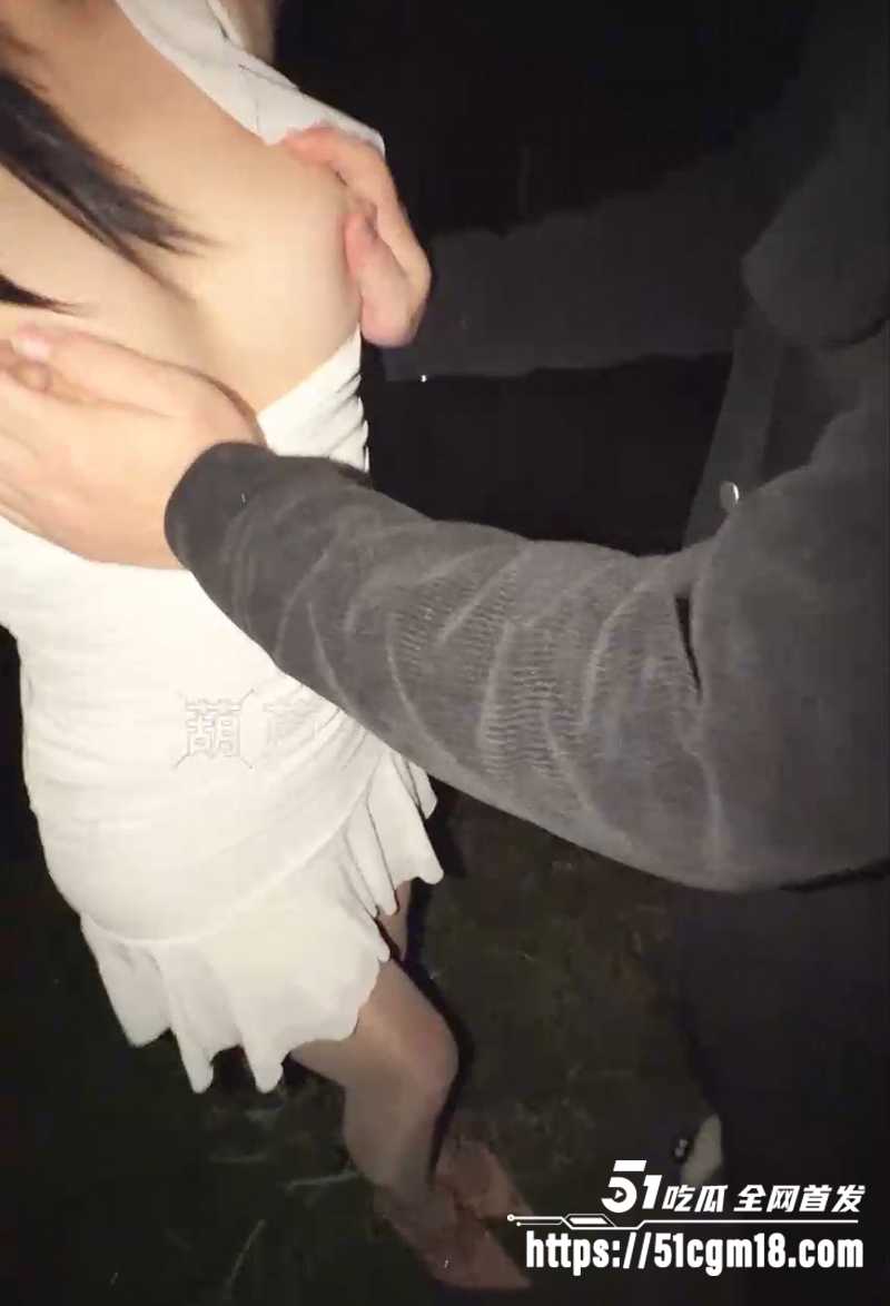 爆奶学姐玩户外群P车震视频流出 2 拷贝