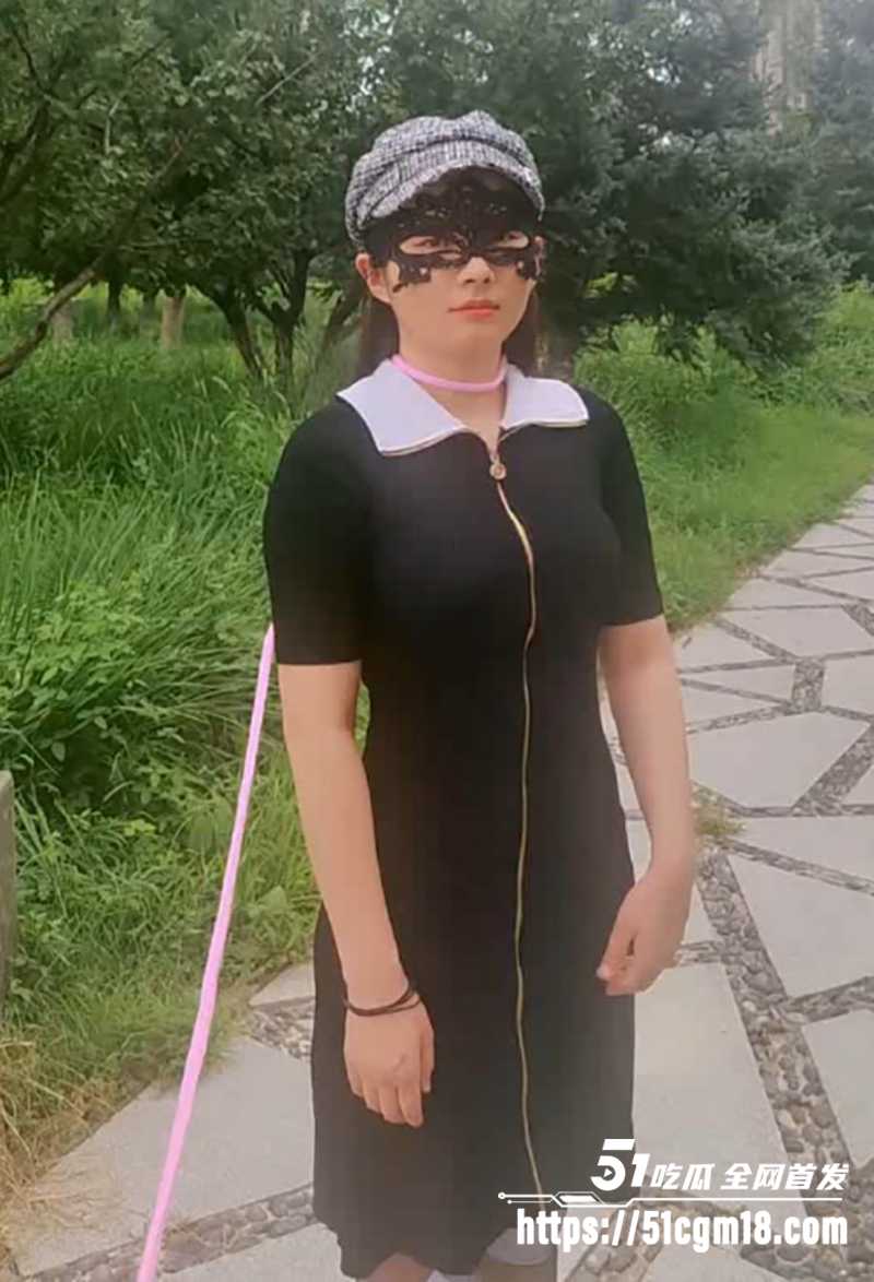 户外女神 桔梓 公园露出福利 玩跳蛋塞穴裸体跪爬 狗链一栓热尿喷溅！