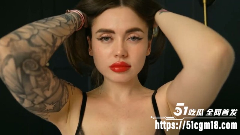 欧美巨乳女神 Nikky Dandeli 火辣红唇搭配制服吞屌伺候男友 后入打桩大奶晃动贱的让人心疼