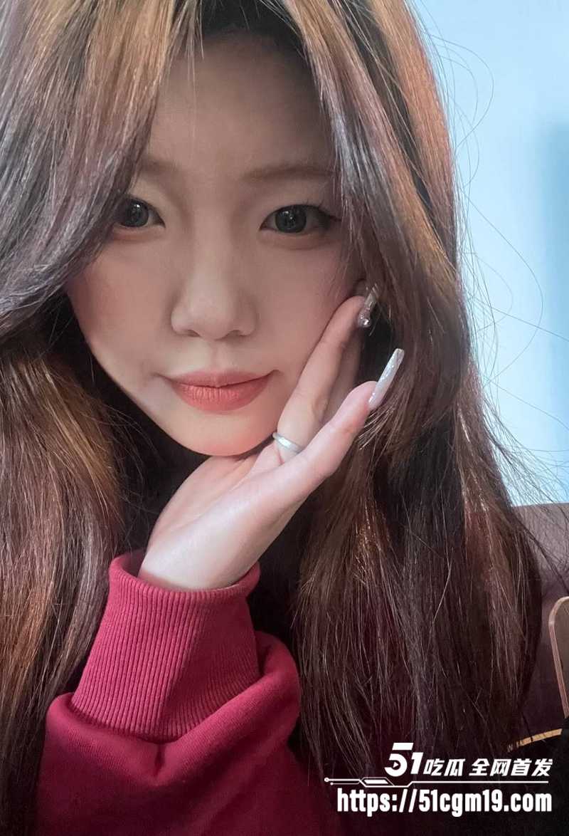 济南纯美学妹 郑悦琪 扮淫荡新娘侍主 情趣婚纱披身玩开档无套 娇媚深喉羞耻反差！