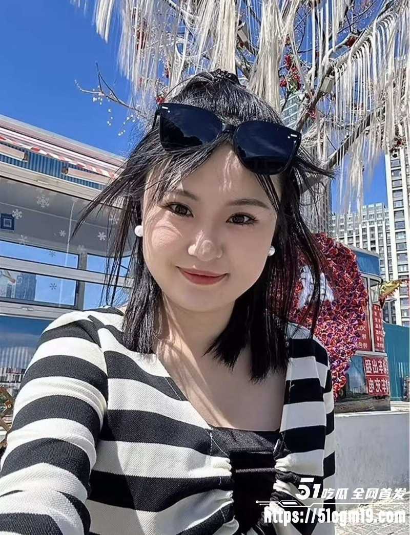 超淫人妻 朱瑞瑞 和老公酒店露脸狂干视频泄密 黑丝塞满嘴巴被操到阿黑颜高潮
