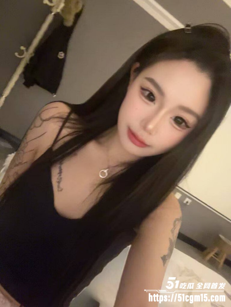 东北精神小妹 佳佳 全裸发骚自拍 性感酮体纹身遍布 面对镜头抠逼揉奶表情诱惑淫骚
