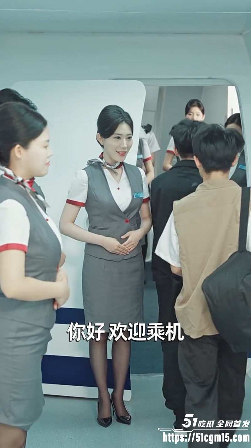 热播短剧《爱在黎明前升起》丈夫暗中观察空姐妻子工作真相 婚姻危机大爆发 男性视角揭情感错位！