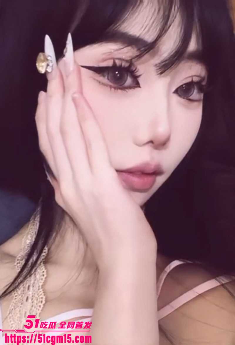 超美清纯大学生 张思敏 情侣私拍泄密 被男友大屌刺穴发骚自摸 多毛小穴反差的让人心痒难耐！