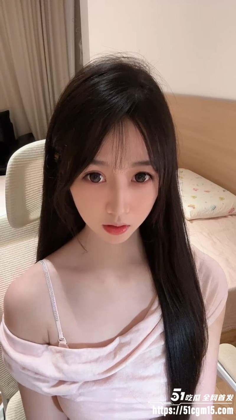 B站网红 清纯小元 脱衣展露美乳嫩穴 镜头前娇喘发骚 粉嫩酮体白嫩紧致撩拨观众欲望