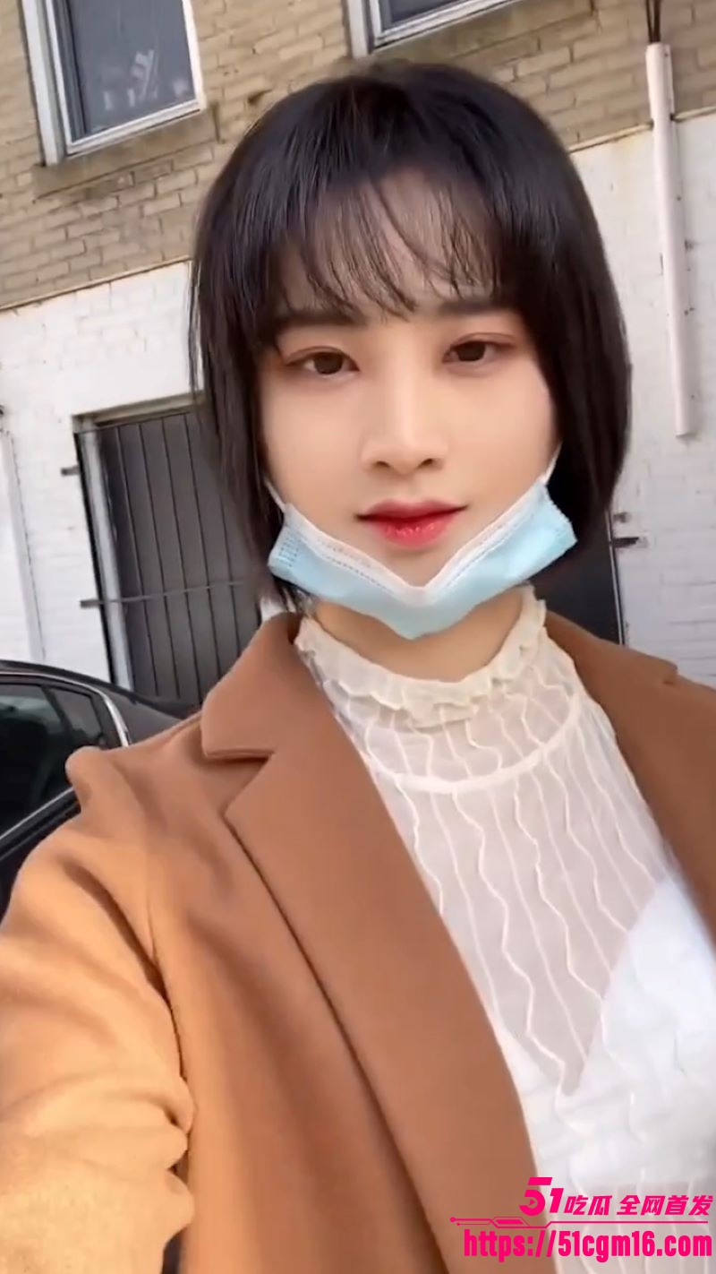 极品TS伪娘 小薰 户外露出 裙底无内裤当街尿尿 骚鸡巴喷射金色尿柱 暴露癖拉满！