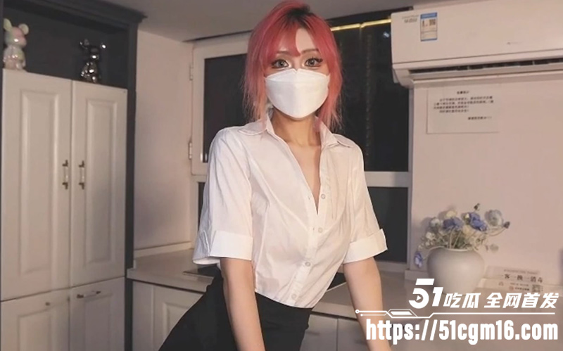 极品网黄 兔美酱 新作 重生穿越乱伦家庭 黑丝白虎辣妈独享儿子大屌 足交骑乘疯狂榨精