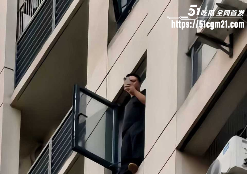 快手主播 猪猪 直播跳楼事件 轻松互动逐渐演化起哄闹剧 高空坠落令人心惊胆战
