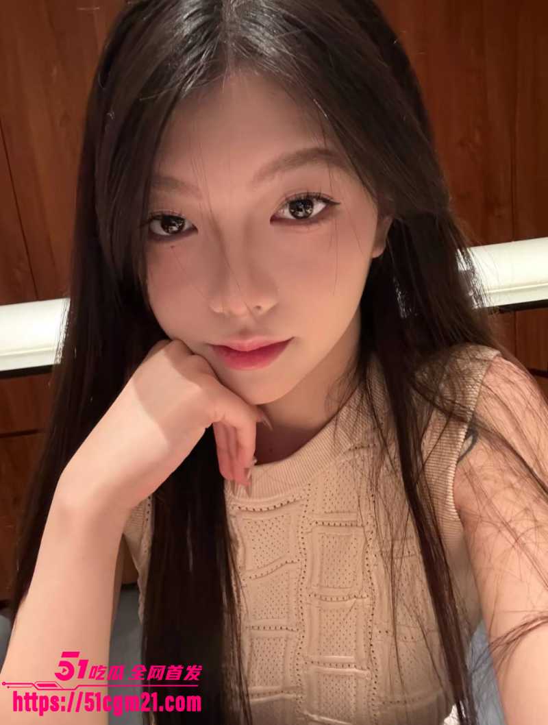 湖南清纯女大 性爱私拍 涉世未深被渣男骗进酒店 彻底堕落成放荡模样！