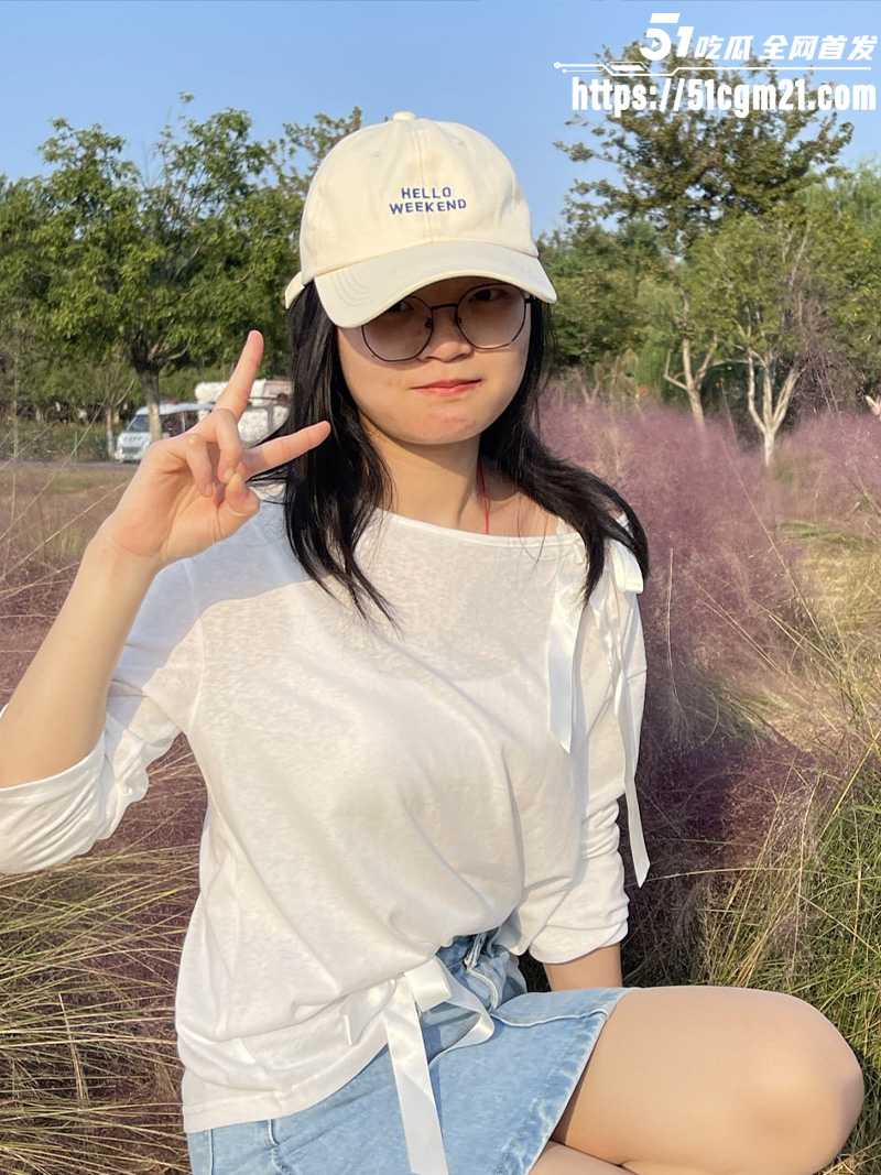 武汉眼镜妹 李恩 被金主圈养爆操 屁股高翘大力直抽 看似清纯实则淫荡母狗