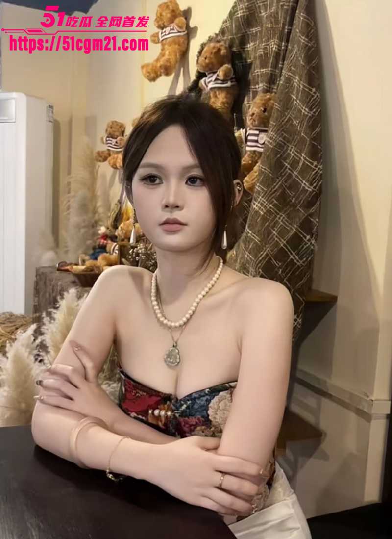 广西柳州卫校母狗 徐苑珍 脚踏三只船 约炮视频遭全网曝光 私生活淫乱不堪 ！