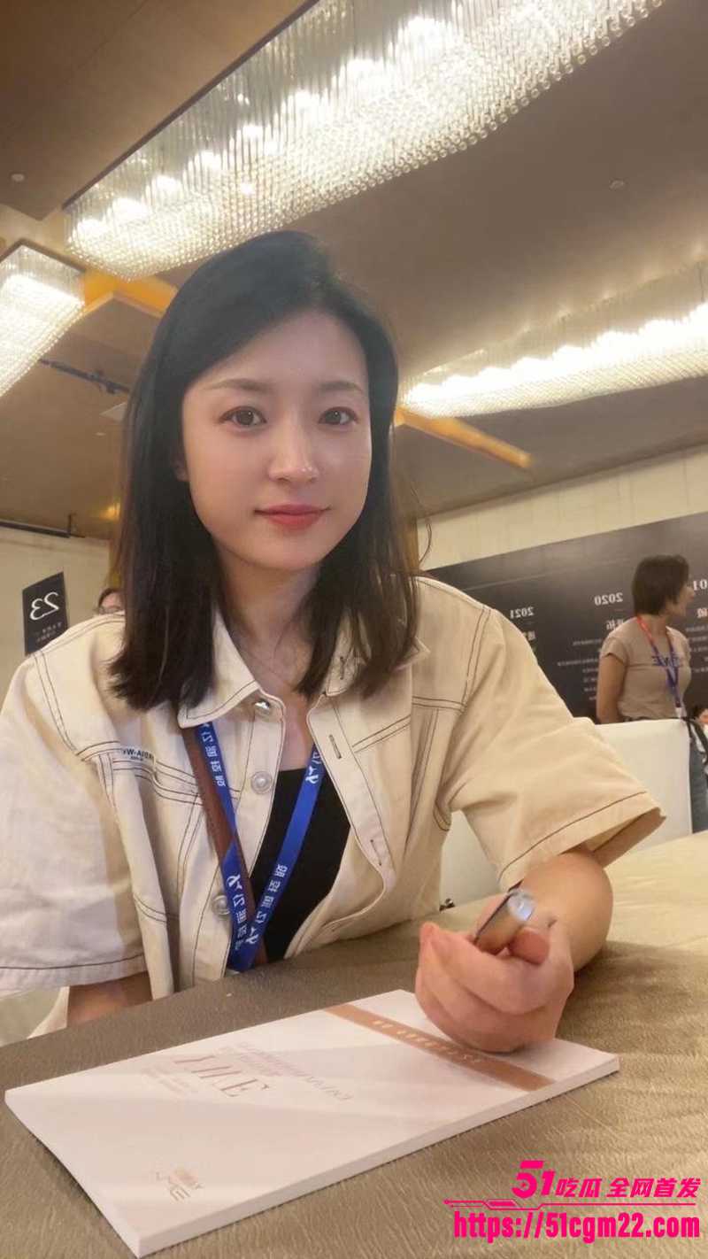 浙江良家少妇 露脸私拍 肥美阴蒂被强势占有 成熟风韵完全释放 达到快感巅峰！