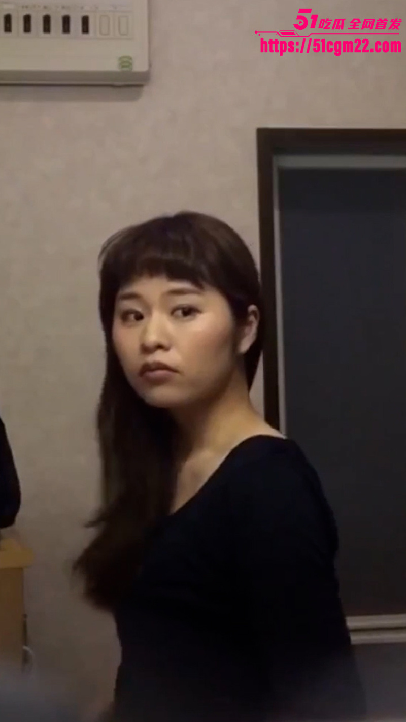 独家偷拍 邻家火辣美女 私密脱衣过程 身材火爆曲线一览无余 极致窥探满足感！
