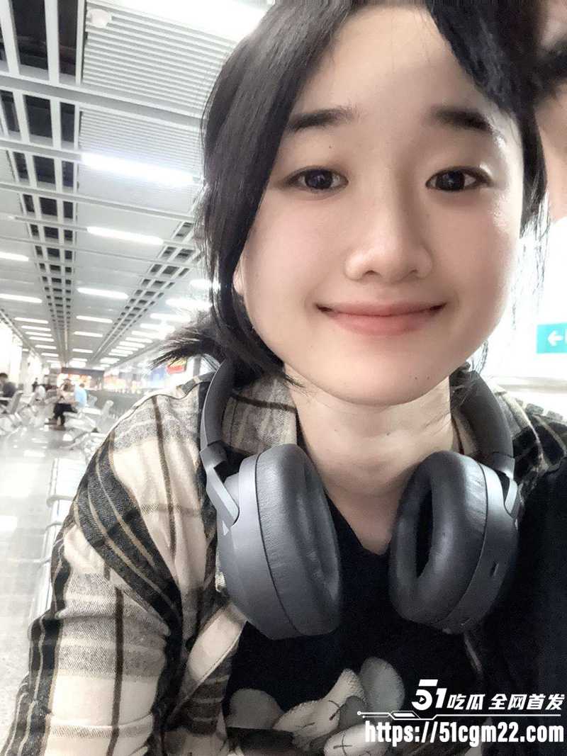 清纯甜妹反差爆棚 穿包臀裙网袜跪舔鸡巴 大肥臀被后入狂操 母狗誓言刻满屁股