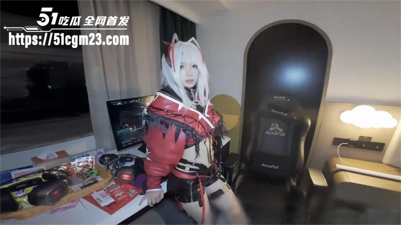 国产福利姬 你的奇异果 化身干员麦晓雯 主动跪舔侍奉肉棒 后入骑乘彰显别样淫态