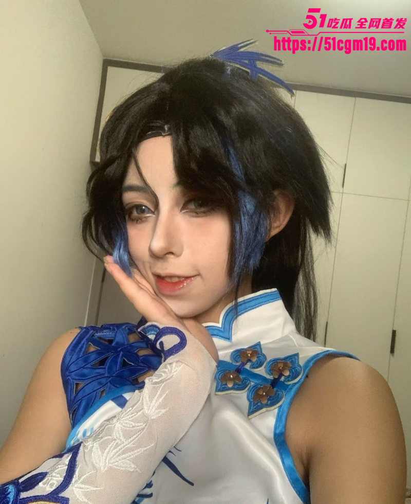 上海女Coser 林叶 金主高价约炮私拍 水瓶插逼极限扩阴 口交喝尿多姿势打桩泄欲