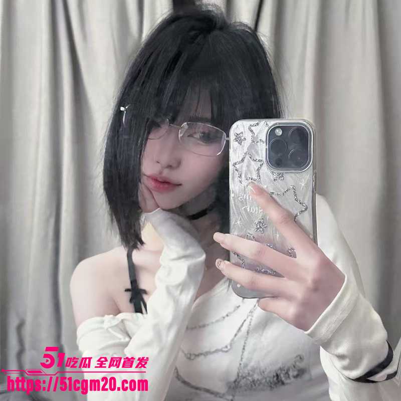 抖音网红御姐 被金主包养 美艳精致脸庞下 竟主动掰开翘臀迎接肉棒爆操！