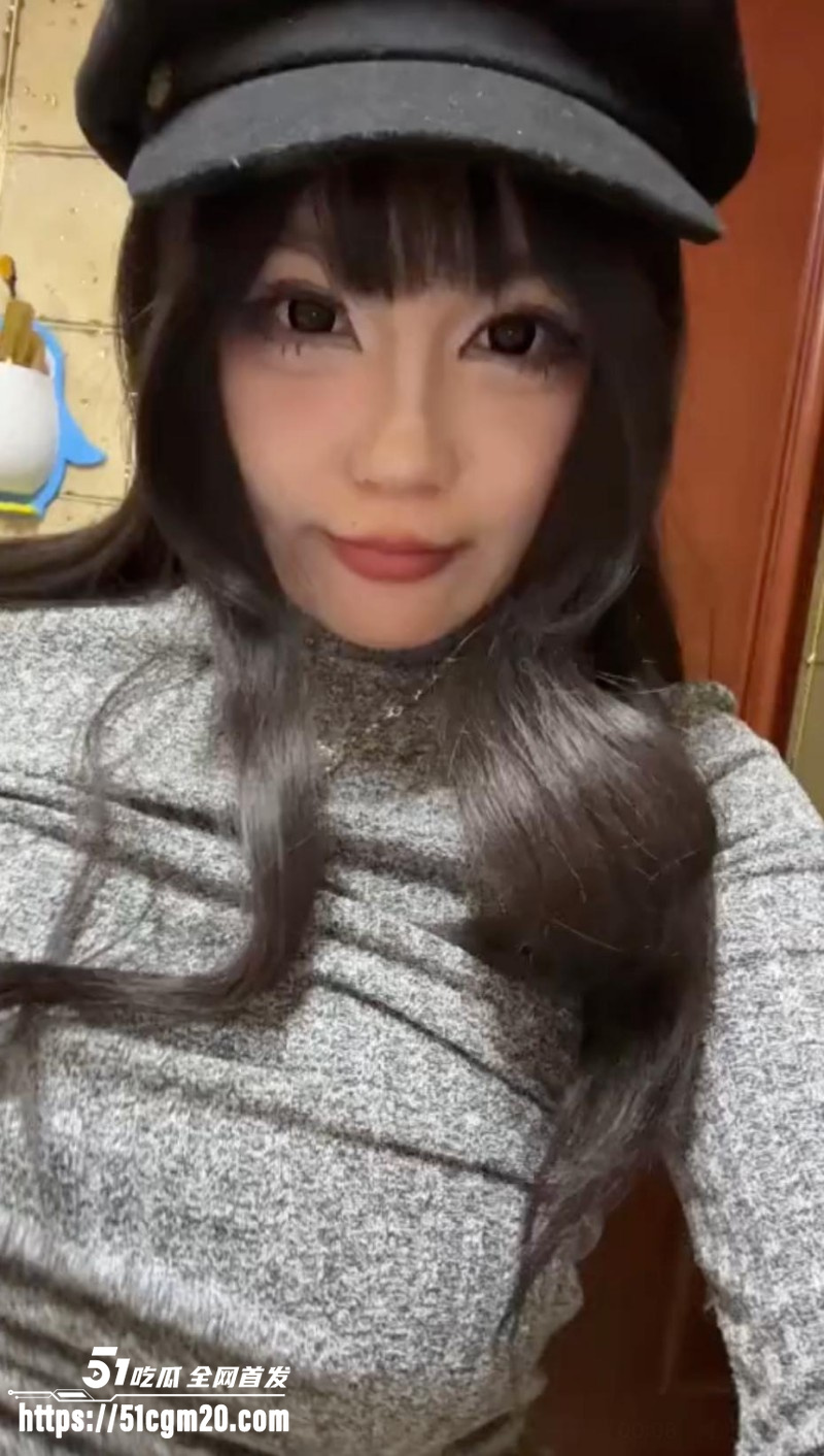 高颜值巨乳辣妹酒店性爱自拍 口交肉棒紧闭美眸享受快感 主动骑乘肥乳晃动发骚