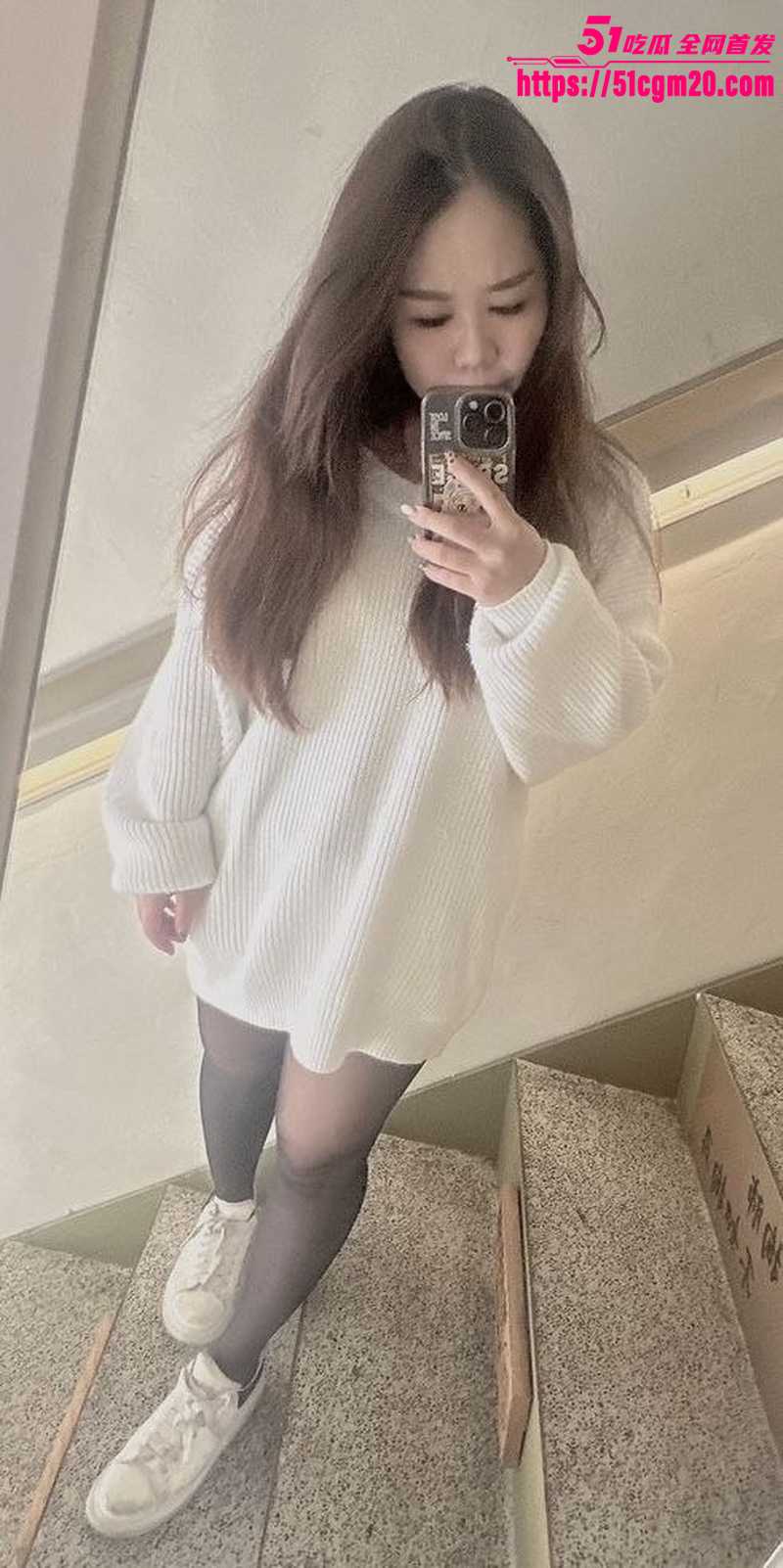 台湾黑道大哥曝光淫妻饥渴时刻 舌头拉丝玩弄肉棒激情拉满 后入打桩黑丝肥臀呻吟娇喘